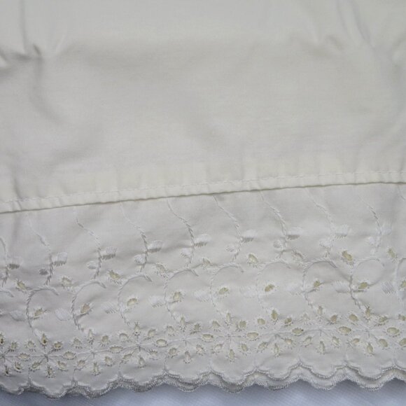Vintage Martha Stewart Everyday Standard Pillowcases Pair of 2 Eyelet Scalloped - Picture 2 of 13